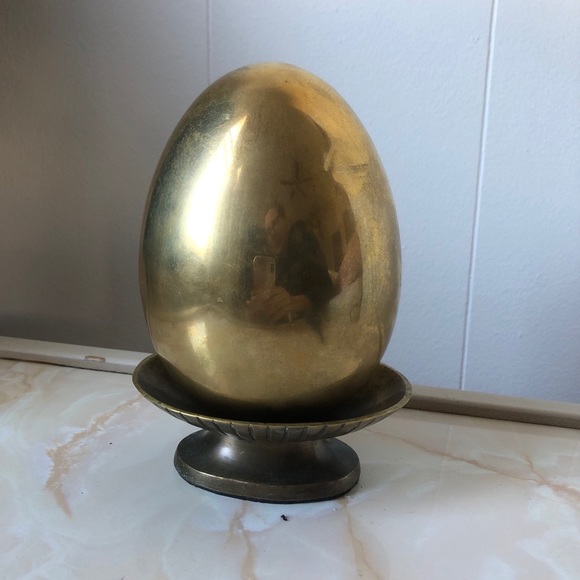Jumbo Vintage Brass Egg with stand - Picture 6 of 7